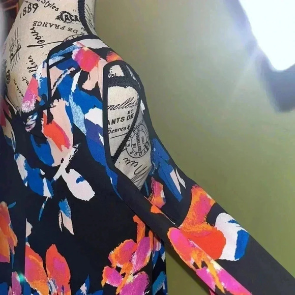 Vince Camuto Long Sleeve Black Shirt with Flowers Size Small - Picture 7 of 11